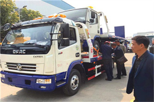 荣县汽车道路救援拖车价格